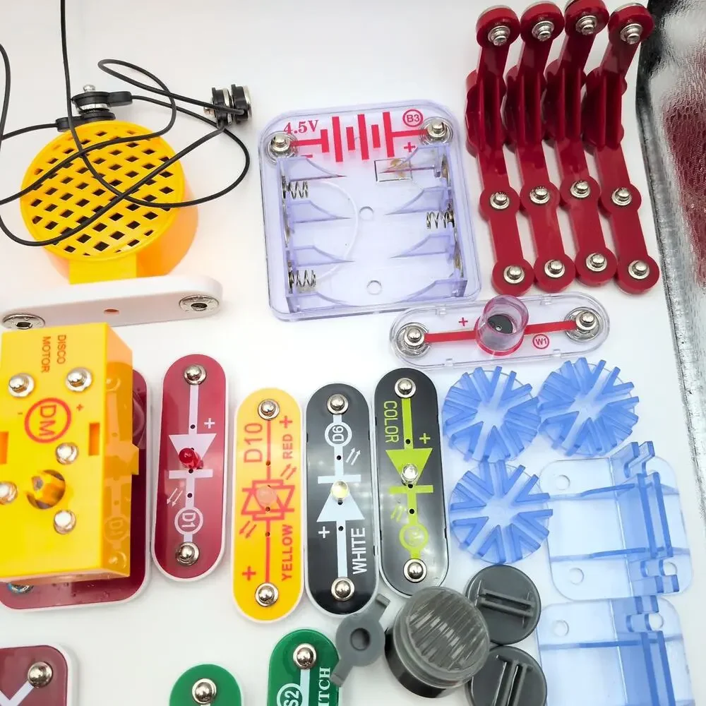 Snap Circuits Lot 60+ Replacement Parts & Multiple Manuals Electrical Education